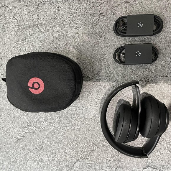 98% New Beats Solo Wireless Headband Black With Bag Audio Cable